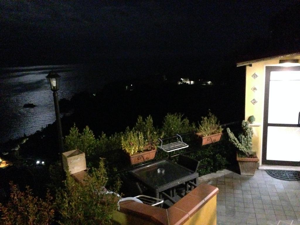 B&B La Terrazza Sul Mare Taormina Eksteriør billede