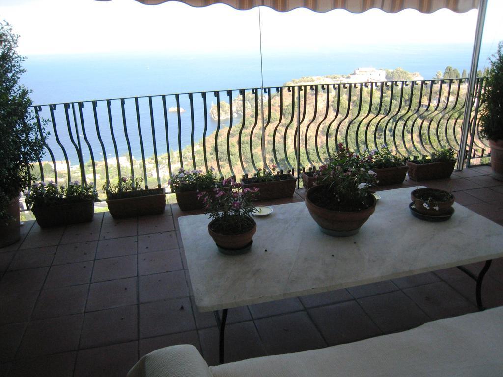 B&B La Terrazza Sul Mare Taormina Værelse billede