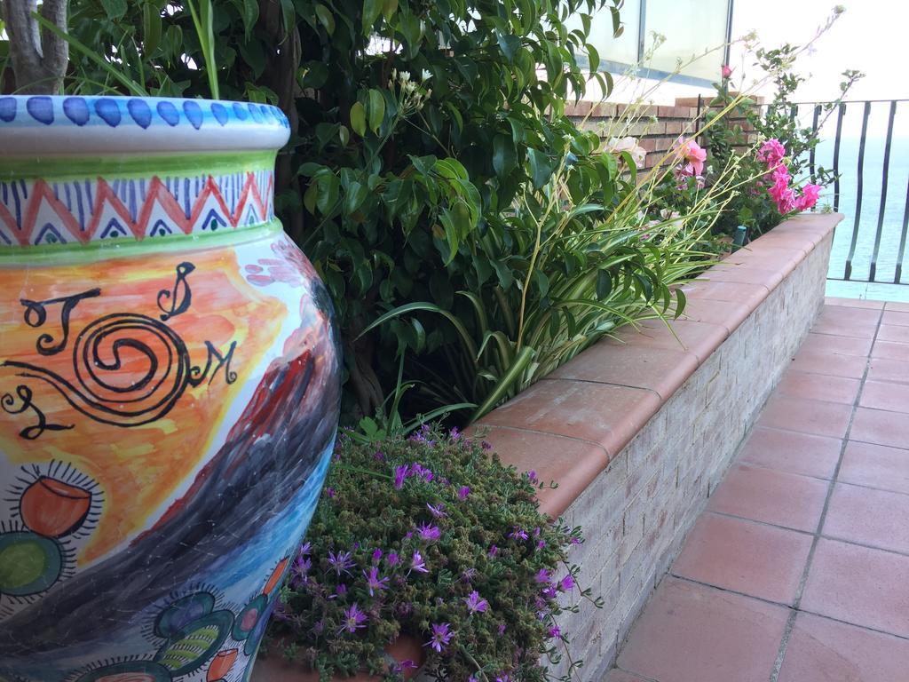 B&B La Terrazza Sul Mare Taormina Eksteriør billede