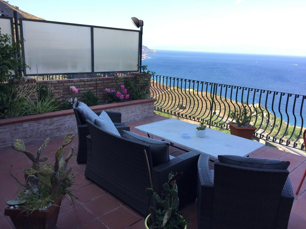 B&B La Terrazza Sul Mare Taormina Eksteriør billede